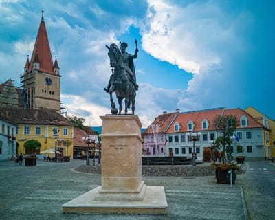 Statuia lui Mihai Viteazu - Simbolul orașului Cisnădie sau o cheltuială inutilă?